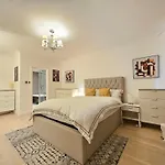 Stylish 2 Bedroom Apartment Paddington Hyde Park