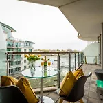 Best Thames View In Town! Large Luxxe Nomad Design Family Home
