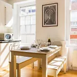 Contemporary 1 Bedroom Bloomsbury Apartment