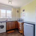 Homely 1 Bedroom Apartment In Beckton With Parking