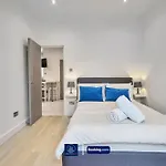 Last-Minute Escape L Exclusive Offer L Delightful 2-Bedroom Apartment In Tufnell Park L Sleeps Up To 5 Guests L By Live London Short Lets & Serviced Accommodation L