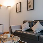 Kensington & Chelsea - Stylish Apartment In Central London