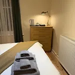 Budget Friendly And Cozy Rooms In Hammersmith