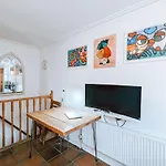 The Clapham Apartment With Private Patio