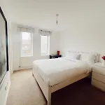 Tower Bridge King Room For 2