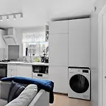 Cozy 3-Bed House Near Lcy & Excel Ideal For Groups & Families