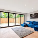 Battersea Spacious Home Perfect For Family And Groups With Free Parking Sleep 8