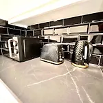 London Flat - Good Access To Central And More!