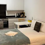 Euston Station Central Apartment 106