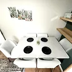 Quirky 3 Bedroom Flat In Shoreditch