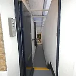 St 7 - Cosy, Modern Studio Apartment-Corbyn St N4