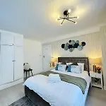 Affordable Apartment Near Oxford Street