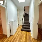 Luxury Family Villa Near Oxford Street