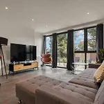 3-Bed, 2-Bath Wembley Apartment With Free Parking