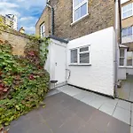 Luxury 4-Bedroom Modern Flat In Central London Steps From Station, Sleeps 9 In Style!