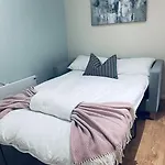Ivy Cottage Two Bedroom & Garden In Temple Fortune