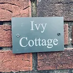 Ivy Cottage Two Bedroom & Garden In Temple Fortune