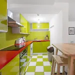 This Flat Offers Superb Transport Connections