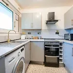 Beautiful 3-Bed House-The Centre