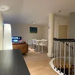 4- Bedroom , 1 Living Room Flat Near Emirates Stadium