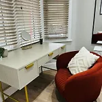 10 Min From Stratford Shopping Centre, Garden!