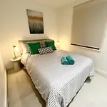 Luxury 2 Bed 2 Bath Central Zone Two