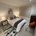 Luxury 2 Bed 2 Bath Central Zone Two