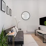 Lady On The Lane- 2 Bed Primrose Hill