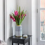 Lady On The Lane- 2 Bed Primrose Hill