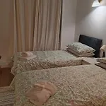 Two Bedroom Apartment In Queensway, London W2,