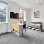 Modern & Cozy Apartment In Prime Soho Location