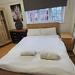 London Edgware Station Apartment