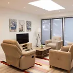 1 Bedroom Flat In Putney