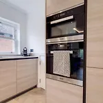 Stylish 2 Bedroom / Swiss Cottage / Regent\'S Park