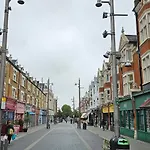1-Bed Flat With Fast Wi-Fi In Prime Location 15Mins From Central London