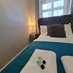 Urban Hideaway 2Beds Apartment