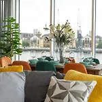 Excel London Majestic Apartment