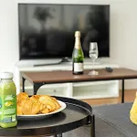 Excel London Majestic Apartment