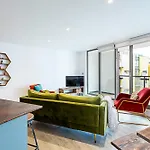 Duplex Two-Bed Apartment Near Tower Bridge