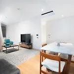 Capital Two Bedroom Flat In Battersea
