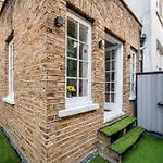 Liverpool Street Apartment