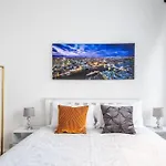 Liverpool Street Apartment
