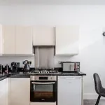 Liverpool Street Apartment