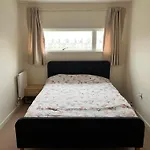 Only Steps From Buckingham Palace And Big Ben