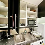 Modern Hyde Park Home With Private Entrance & Private Back Patio Near Bayswater & Paddington Stations