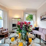 Flat In Victoria London