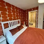 2 Bedroom Cozy Apartment Near Kew Bridge