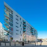 Charming Flat Near Canary Wharf