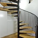 Wild Roses Serviced Apartments - Excel Warehouse 1