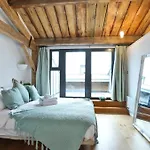 Wild Roses Serviced Apartments - Excel Warehouse 1